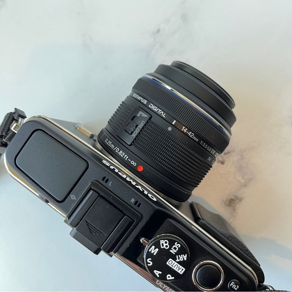 Olympus PEN E-P3 Mirrorless Digital Camera with Accessories and 2 Zoom Lenses - Picture 8 of 16